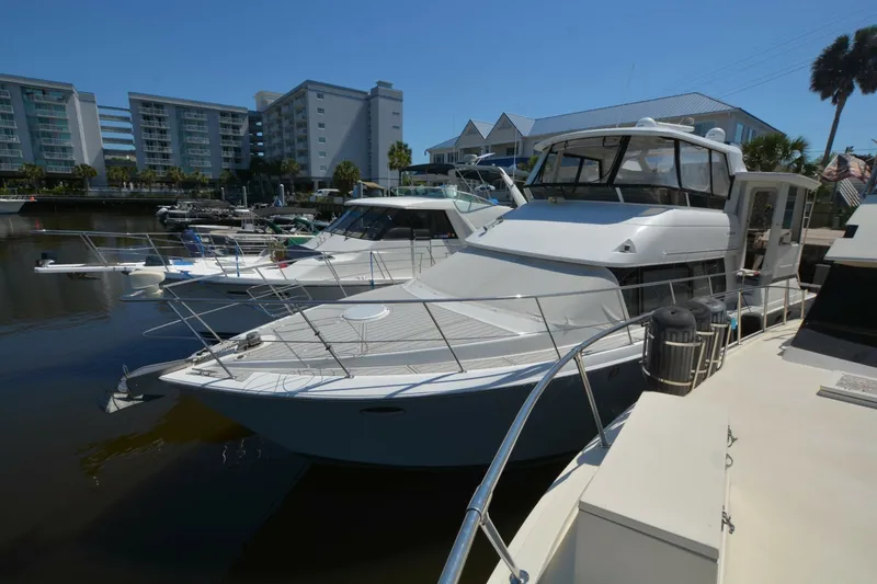 The Image of Carver Yachts 504 Cockpit Motoryacht 2000 - 6136390