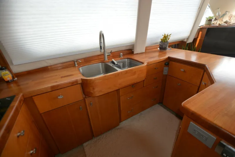 Slide: The Image of Carver Yachts 504 Cockpit Motoryacht 2000 - 6141338