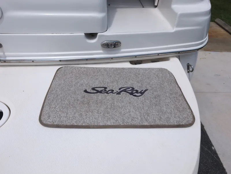 Slide: The Image of Sea Ray 28 2005 - 6138087