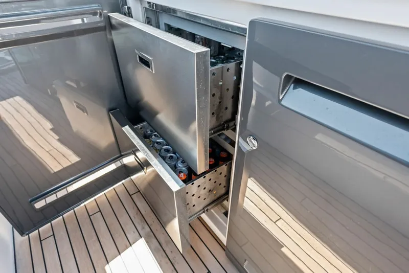 Slide: The Image of Sunseeker 88 Yacht 2026 - 6141562