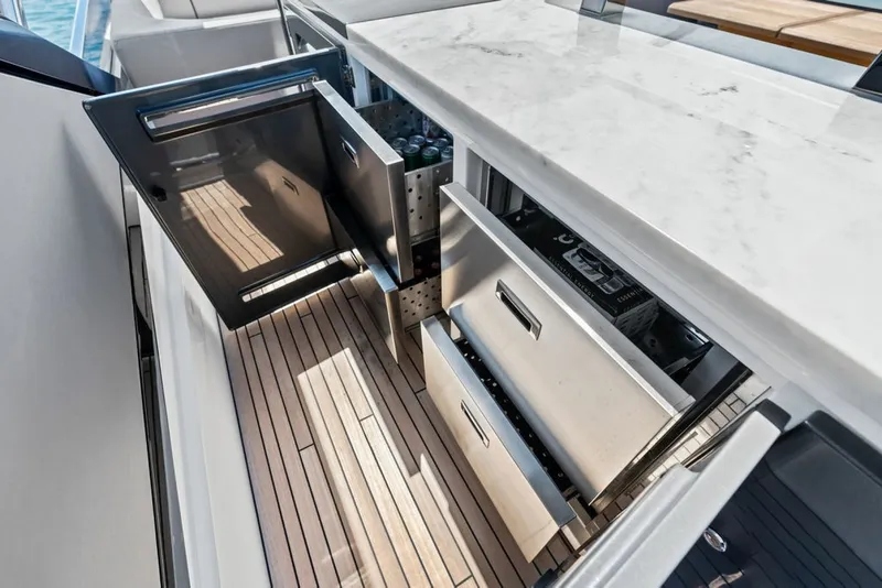 Slide: The Image of Sunseeker 88 Yacht 2026 - 6141563
