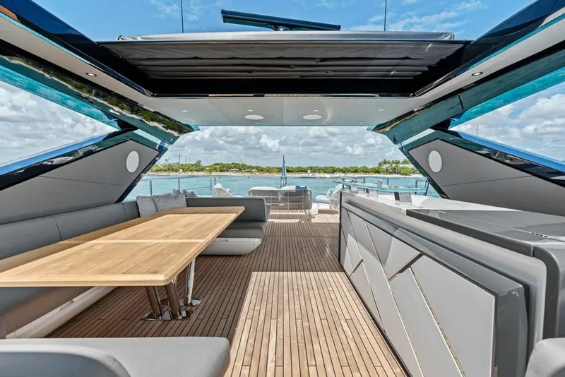 Slide: The Image of Sunseeker 88 Yacht 2026 - 6141567