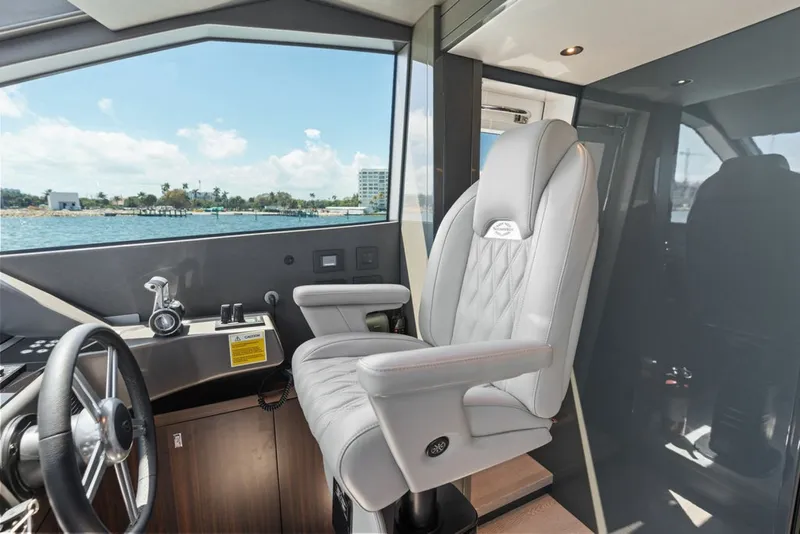 Slide: The Image of Sunseeker 88 Yacht 2026 - 6141582
