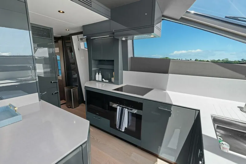 Slide: The Image of Sunseeker 88 Yacht 2026 - 6141577