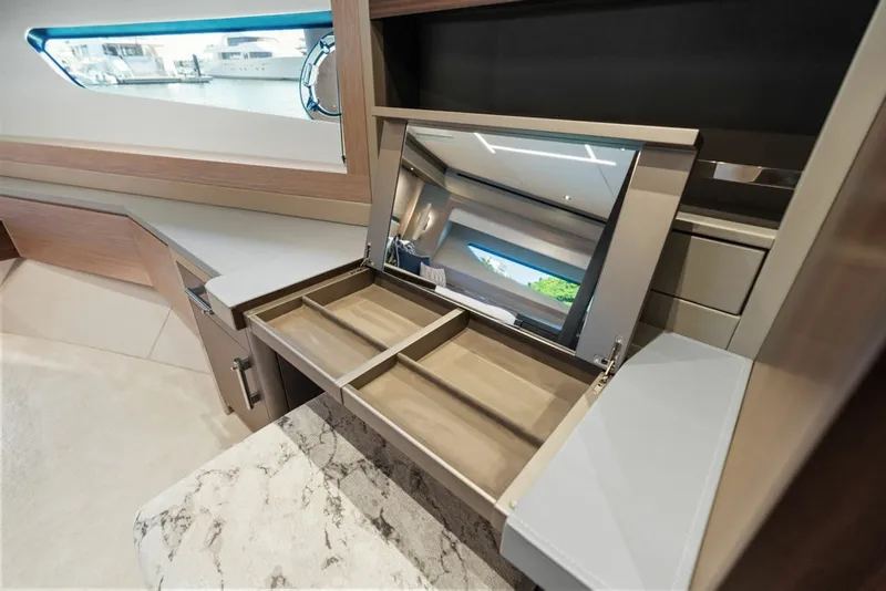 Slide: The Image of Sunseeker 88 Yacht 2026 - 6141584