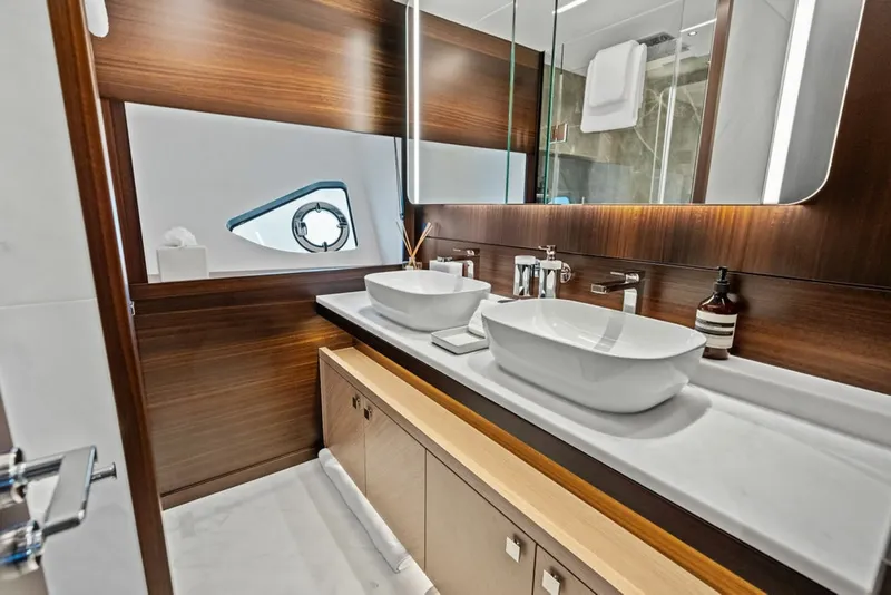 Slide: The Image of Sunseeker 88 Yacht 2026 - 6141622