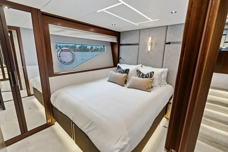 Slide: The Image of Sunseeker 88 Yacht 2026 - 6141590