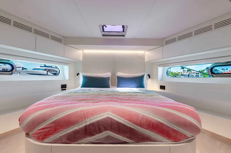 Slide: The Image of Azimut Magellano 66 2023 - 6142582