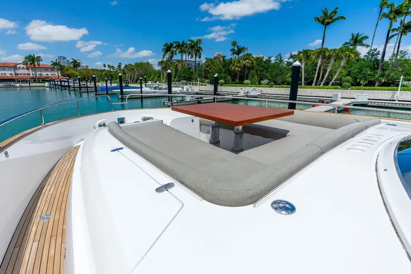 Slide: The Image of Azimut Magellano 66 2023 - 6142611