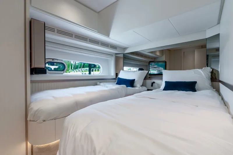 Slide: The Image of Azimut Magellano 66 2023 - 6142609