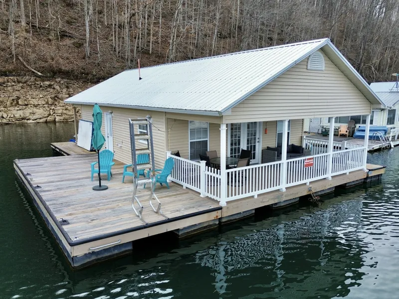 The Image of Custom 23 x 31 Floating Cabin - Approx 729sqft 2002 - 6142566