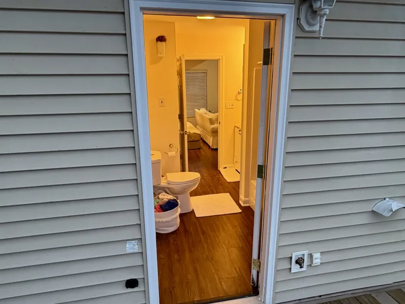 Slide: The Image of Custom 23 x 31 Floating Cabin - Approx 729sqft 2002 - 6142727