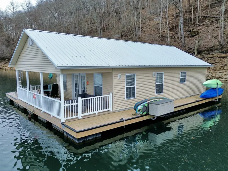 Slide: The Image of Custom 23 x 31 Floating Cabin - Approx 729sqft 2002 - 6142577