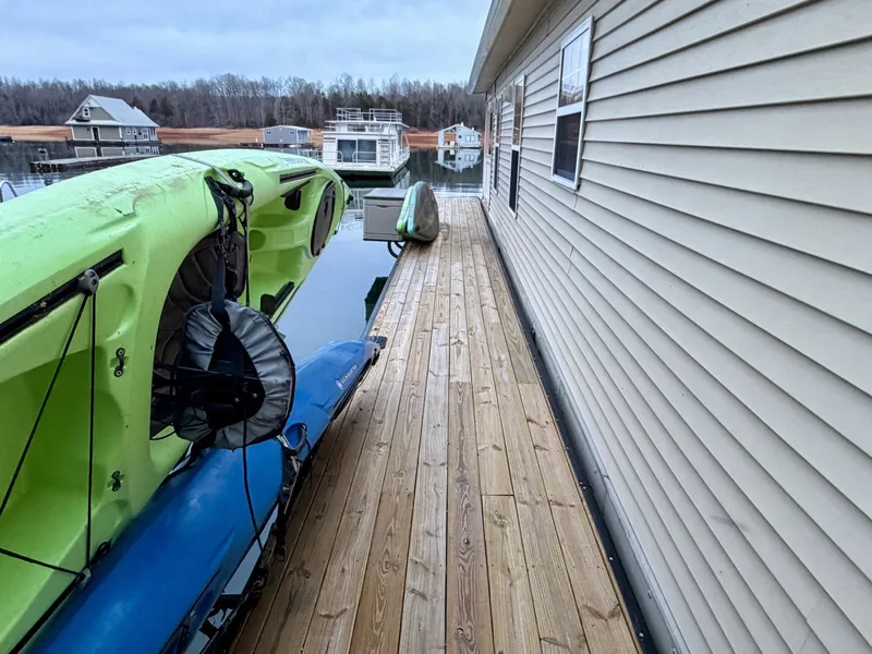 Slide: The Image of Custom 23 x 31 Floating Cabin - Approx 729sqft 2002 - 6142739