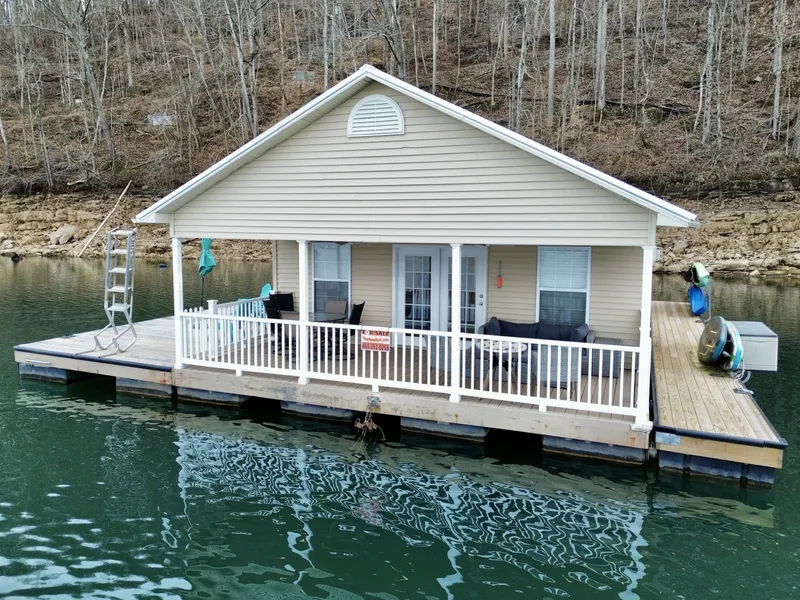 Slide: The Image of Custom 23 x 31 Floating Cabin - Approx 729sqft 2002 - 6142579