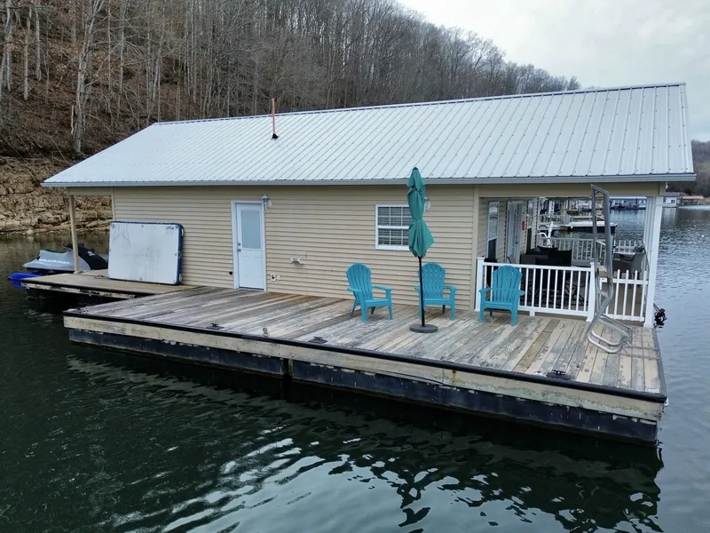 Slide: The Image of Custom 23 x 31 Floating Cabin - Approx 729sqft 2002 - 6142764