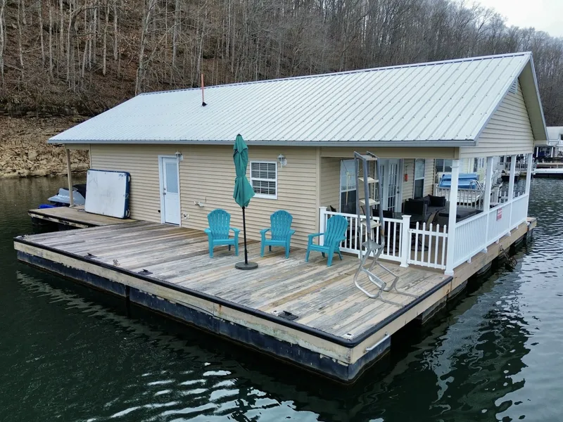 Slide: The Image of Custom 23 x 31 Floating Cabin - Approx 729sqft 2002 - 6142765