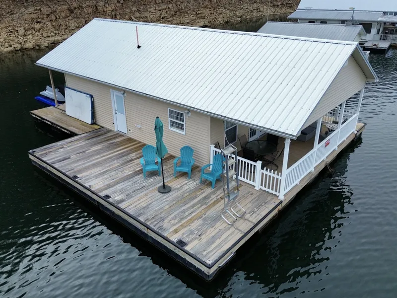 Slide: The Image of Custom 23 x 31 Floating Cabin - Approx 729sqft 2002 - 6142766