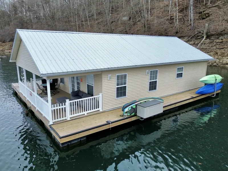 Slide: The Image of Custom 23 x 31 Floating Cabin - Approx 729sqft 2002 - 6142769