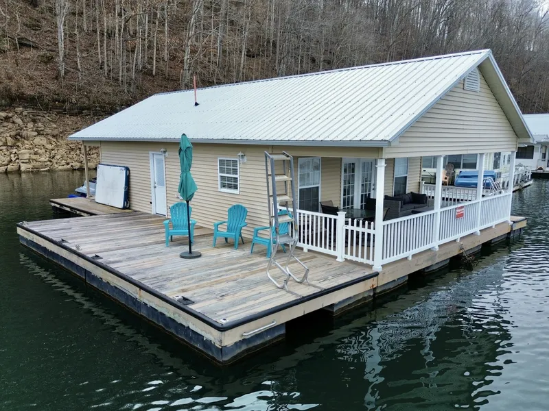 Slide: The Image of Custom 23 x 31 Floating Cabin - Approx 729sqft 2002 - 6142772