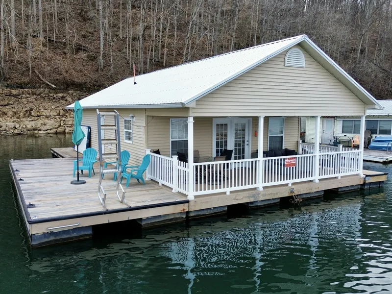 Slide: The Image of Custom 23 x 31 Floating Cabin - Approx 729sqft 2002 - 6142581