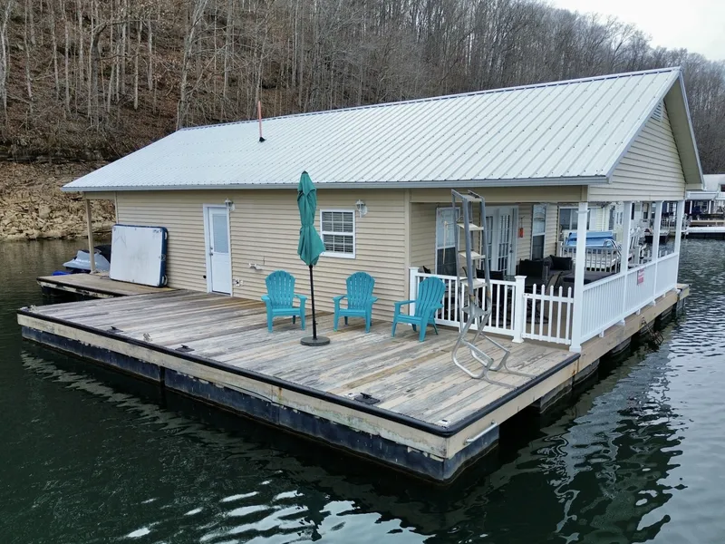 Slide: The Image of Custom 23 x 31 Floating Cabin - Approx 729sqft 2002 - 6142584