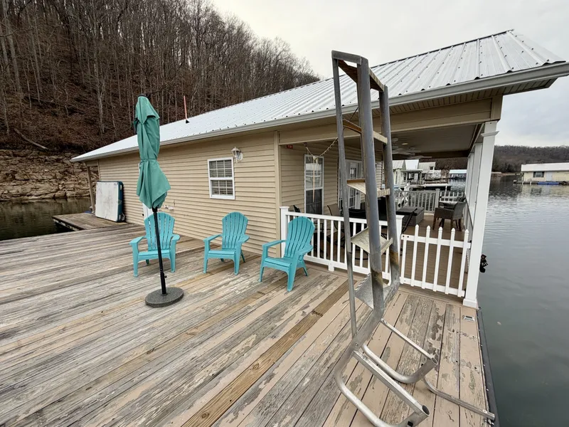 Slide: The Image of Custom 23 x 31 Floating Cabin - Approx 729sqft 2002 - 6142588