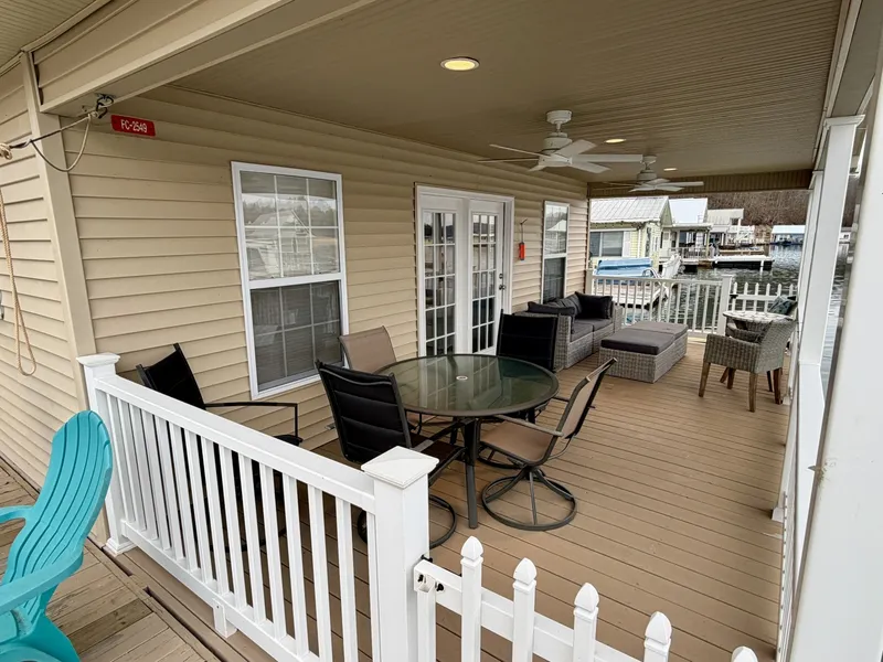 Slide: The Image of Custom 23 x 31 Floating Cabin - Approx 729sqft 2002 - 6142592