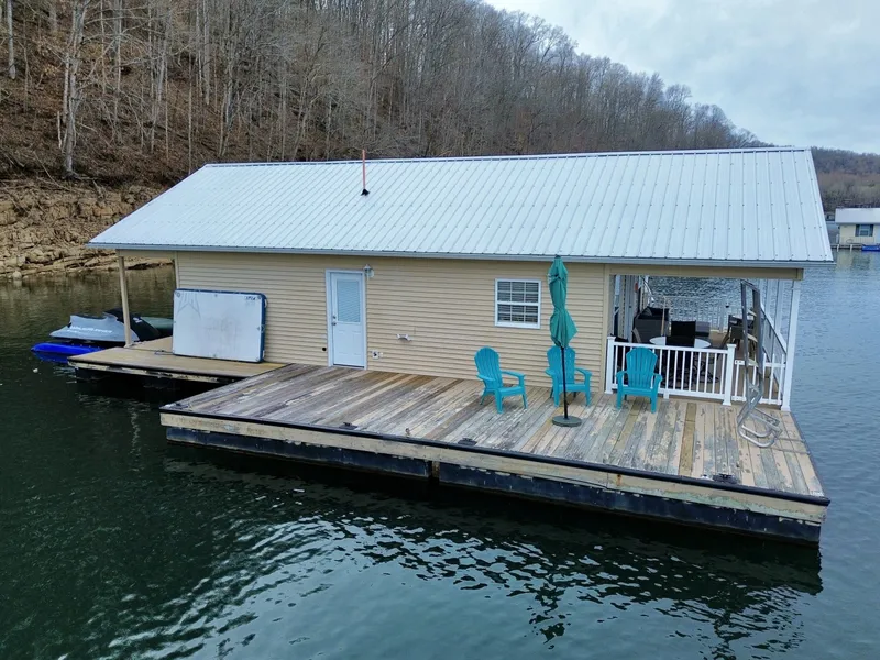 Slide: The Image of Custom 23 x 31 Floating Cabin - Approx 729sqft 2002 - 6142568