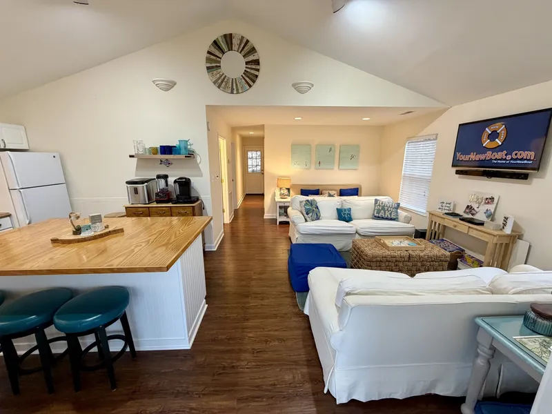 Slide: The Image of Custom 23 x 31 Floating Cabin - Approx 729sqft 2002 - 6142619