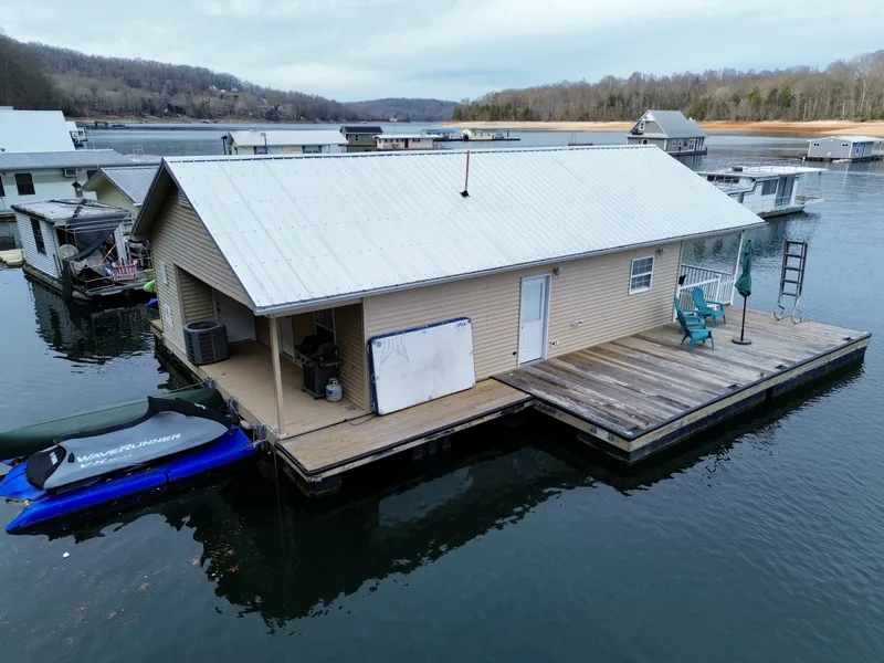 Slide: The Image of Custom 23 x 31 Floating Cabin - Approx 729sqft 2002 - 6142569