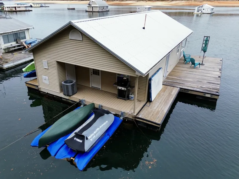 Slide: The Image of Custom 23 x 31 Floating Cabin - Approx 729sqft 2002 - 6142570