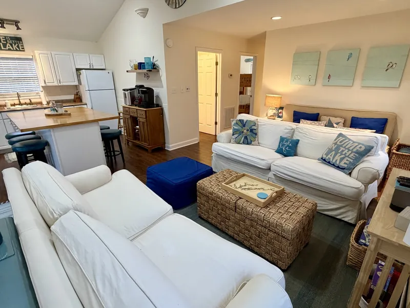 Slide: The Image of Custom 23 x 31 Floating Cabin - Approx 729sqft 2002 - 6142662