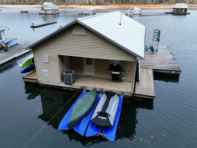 Slide: The Image of Custom 23 x 31 Floating Cabin - Approx 729sqft 2002 - 6142571