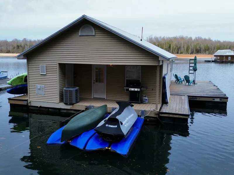 Slide: The Image of Custom 23 x 31 Floating Cabin - Approx 729sqft 2002 - 6142572