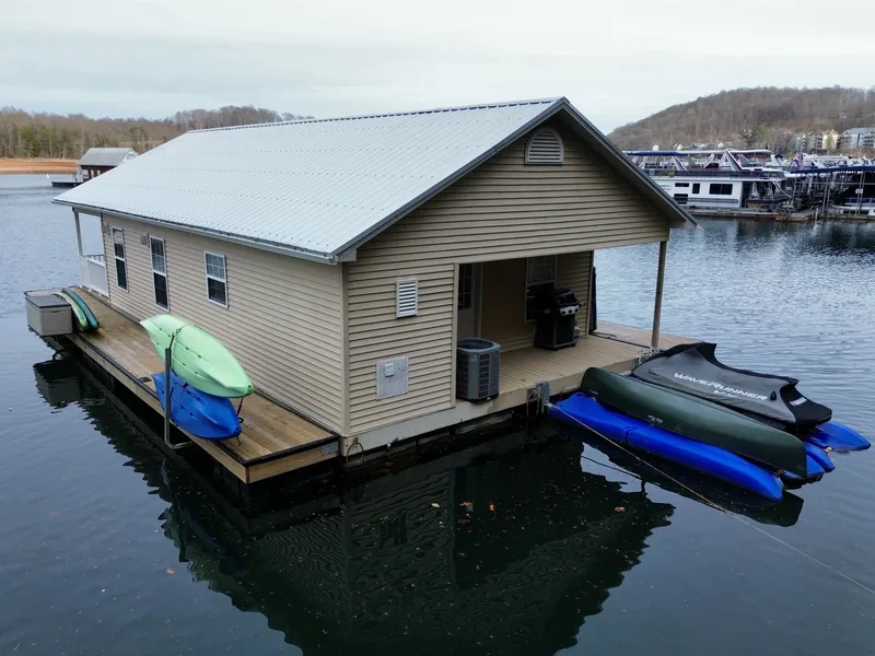 Slide: The Image of Custom 23 x 31 Floating Cabin - Approx 729sqft 2002 - 6142573