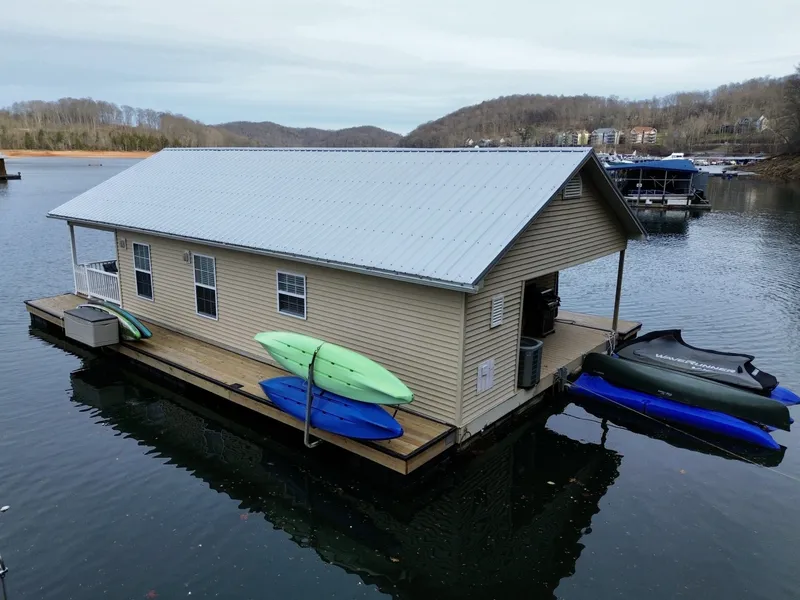 Slide: The Image of Custom 23 x 31 Floating Cabin - Approx 729sqft 2002 - 6142574