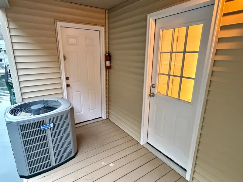 Slide: The Image of Custom 23 x 31 Floating Cabin - Approx 729sqft 2002 - 6142709