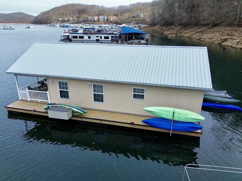 Slide: The Image of Custom 23 x 31 Floating Cabin - Approx 729sqft 2002 - 6142575