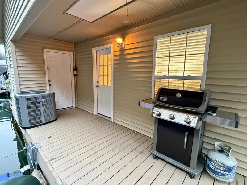 Slide: The Image of Custom 23 x 31 Floating Cabin - Approx 729sqft 2002 - 6142716