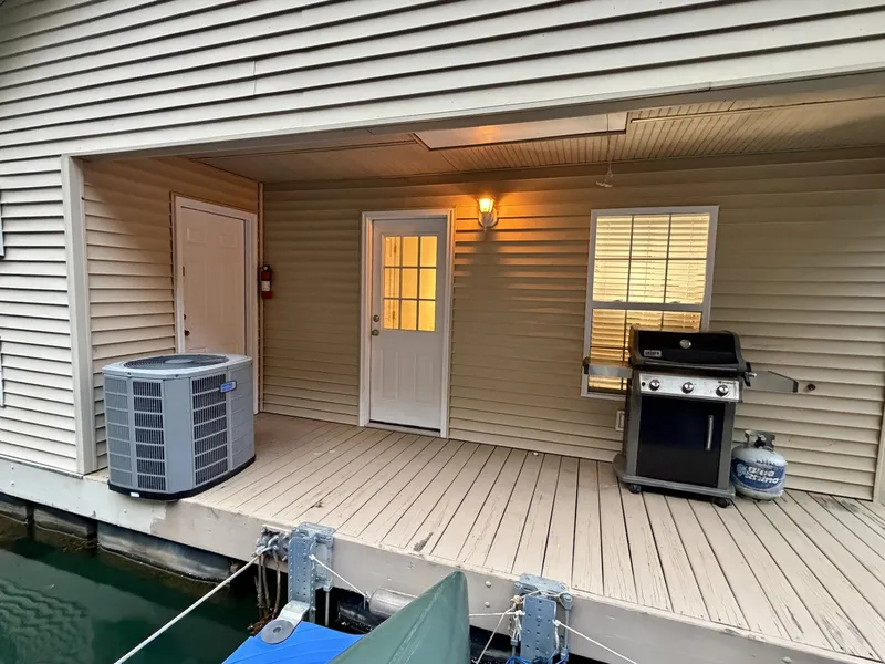 Slide: The Image of Custom 23 x 31 Floating Cabin - Approx 729sqft 2002 - 6142719