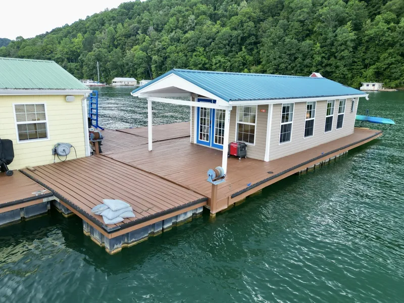 Slide: The Image of Custom 13 x 29 Floating Cabin Approx 377sqft 2008 - 6145685