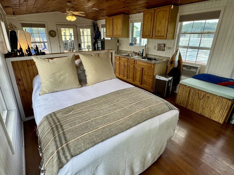 Slide: The Image of Custom 13 x 29 Floating Cabin Approx 377sqft 2008 - 6145701