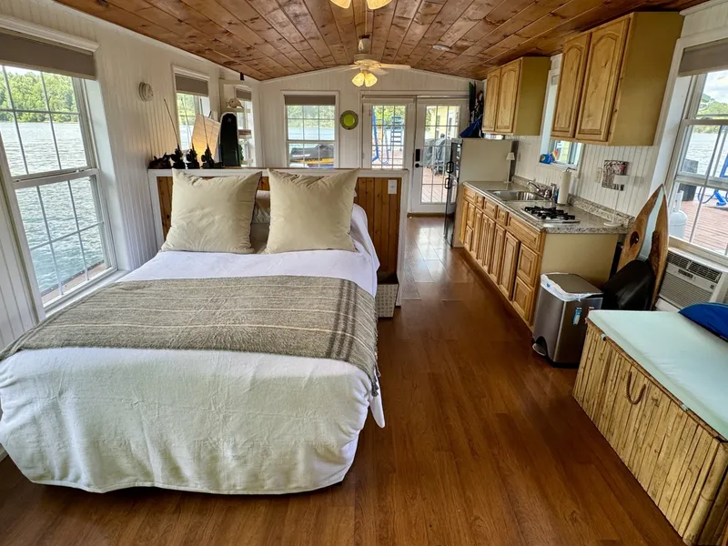 Slide: The Image of Custom 13 x 29 Floating Cabin Approx 377sqft 2008 - 6145702