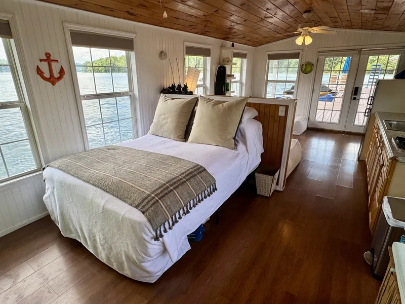 Slide: The Image of Custom 13 x 29 Floating Cabin Approx 377sqft 2008 - 6145703