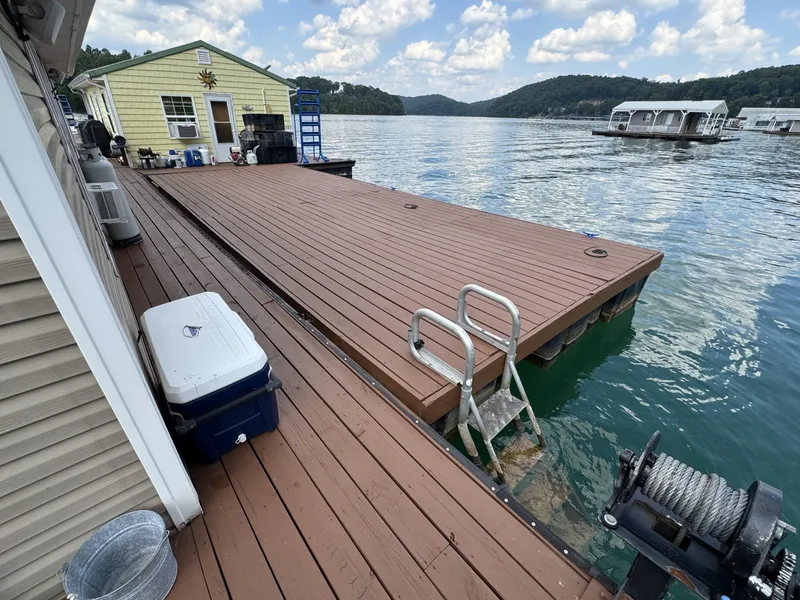 Slide: The Image of Custom 13 x 29 Floating Cabin Approx 377sqft 2008 - 6145722