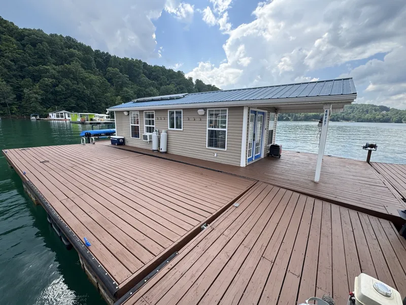 Slide: The Image of Custom 13 x 29 Floating Cabin Approx 377sqft 2008 - 6145725