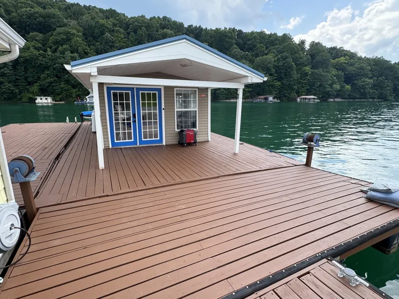 Slide: The Image of Custom 13 x 29 Floating Cabin Approx 377sqft 2008 - 6145726