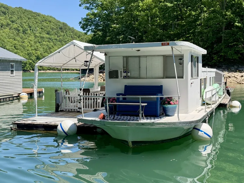 Slide: The Image of Custom 9 x 27 Floating Cabin - 1969 Drift-R-Cruz - 238sqft 1969 - 6146068