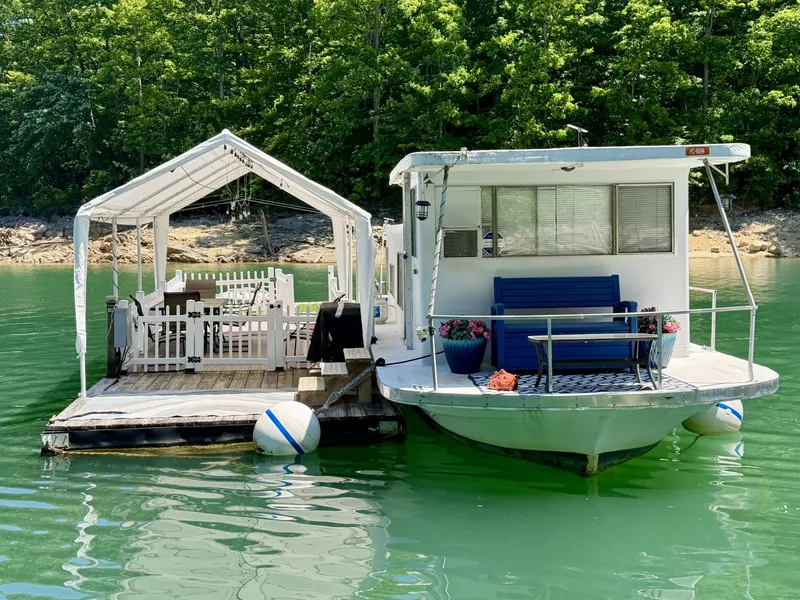 Slide: The Image of Custom 9 x 27 Floating Cabin - 1969 Drift-R-Cruz - 238sqft 1969 - 6146074